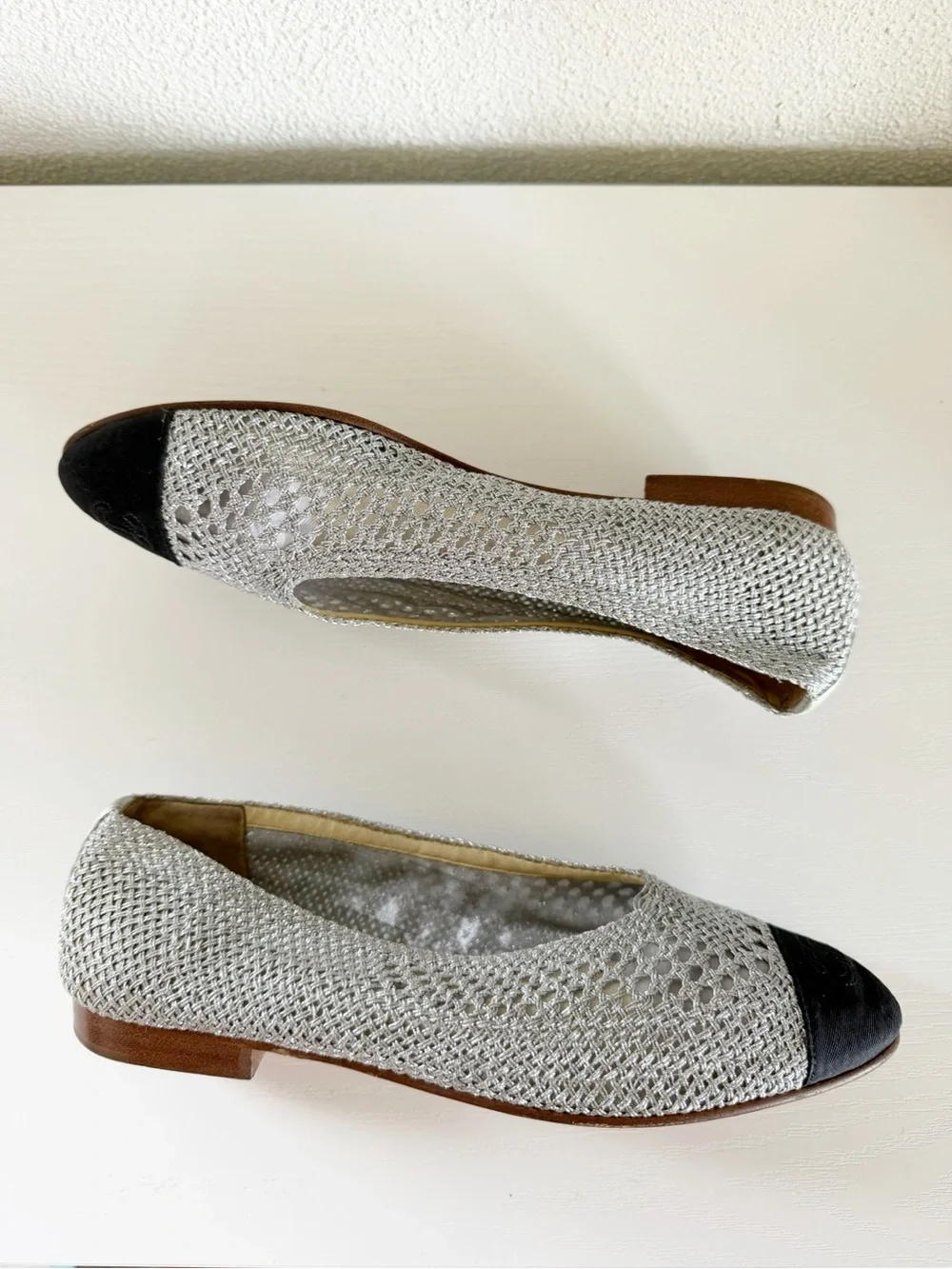 Chanel Metallic Silver Woven PVC Ballet Flats Black CC Cap Toe EU 38.5 US 8.5